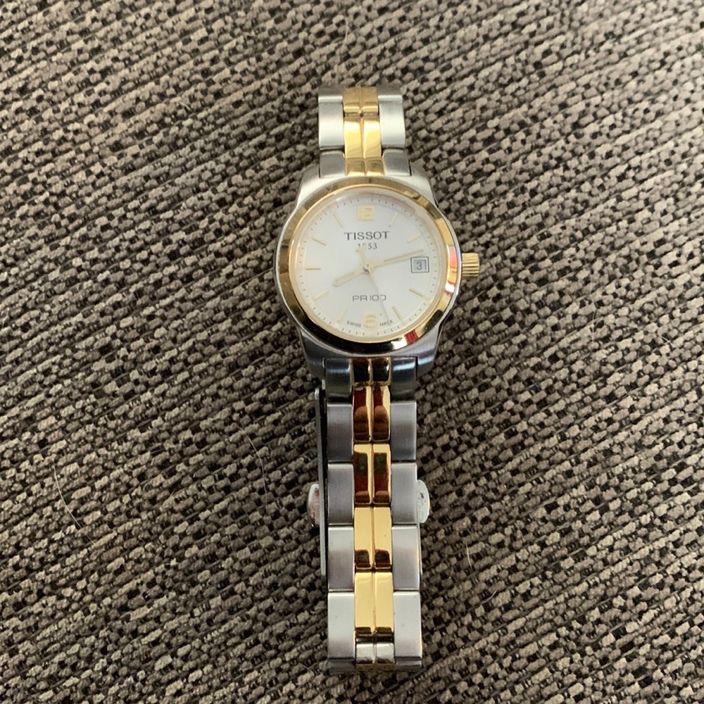 Tissot Womens watch/ Brand new battery!